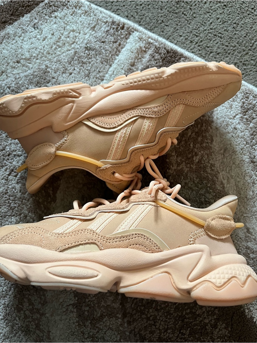 adidas Big kids Ozweego Sneakers in Peach